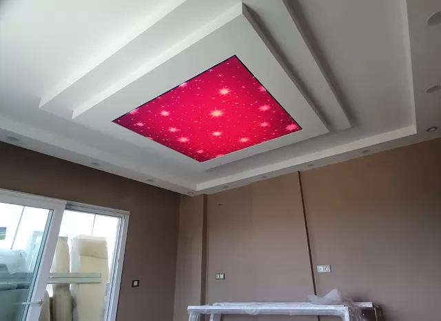 gökyüzü desenli gergi tavan